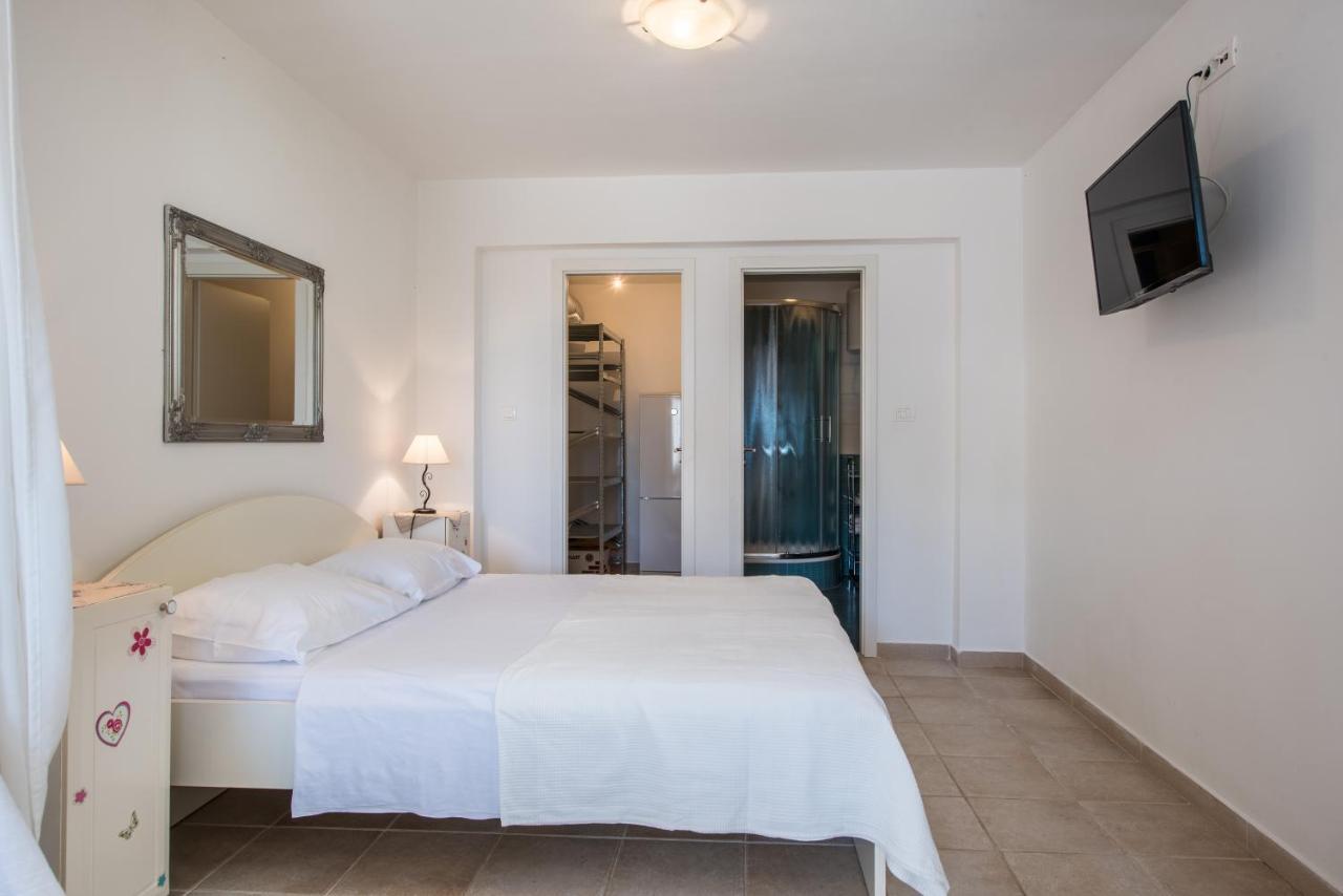 Apartments Amneris تروغير المظهر الخارجي الصورة